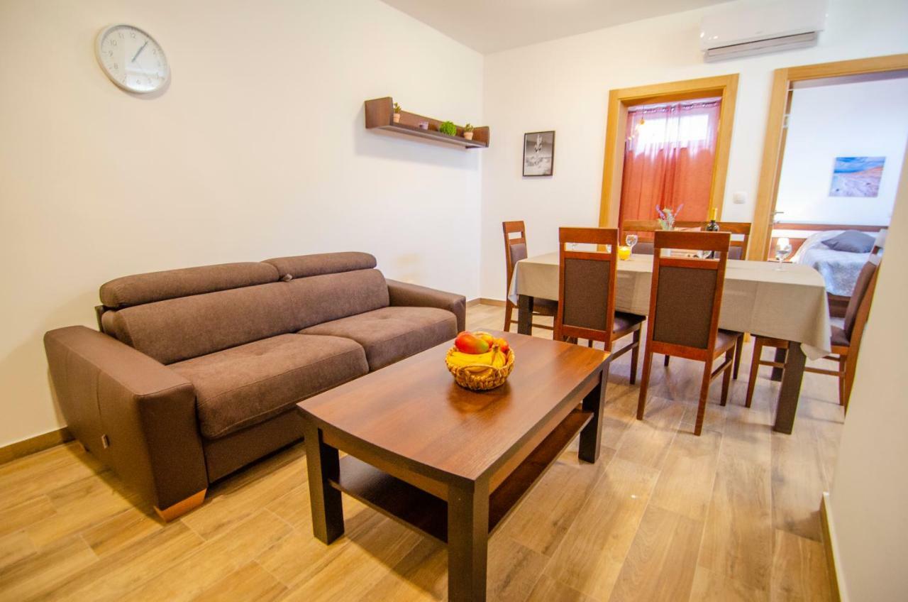 Apartments Sara 4 ボル エクステリア 写真