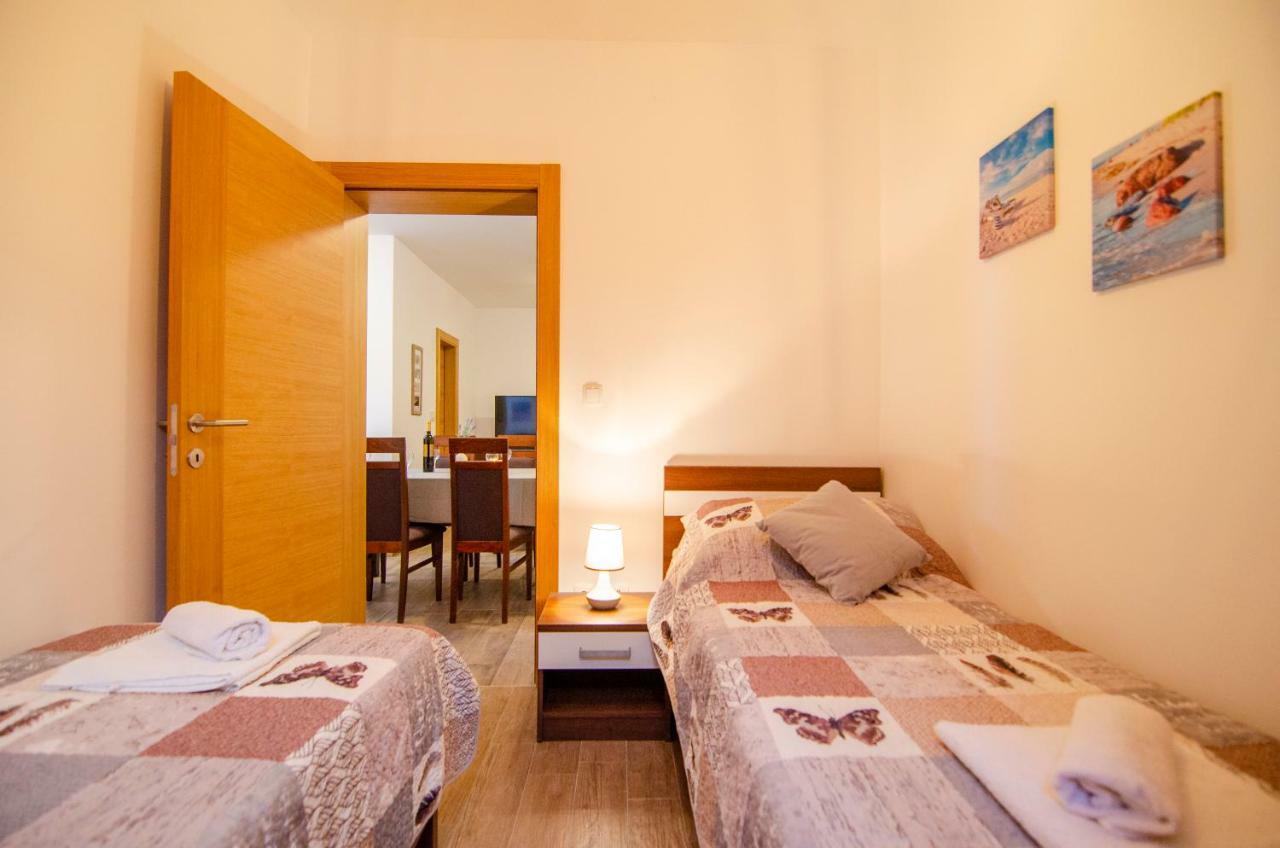 Apartments Sara 4 ボル エクステリア 写真