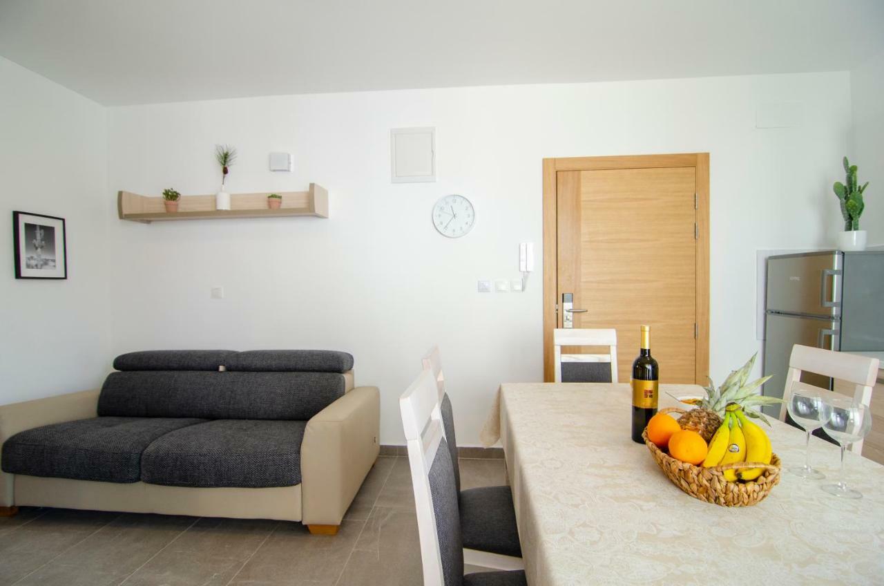 Apartments Sara 4 ボル エクステリア 写真